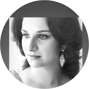 Tina Sutaria - Tara Sutaria's mother