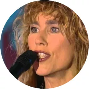 Tineke Schoemaker - Singer