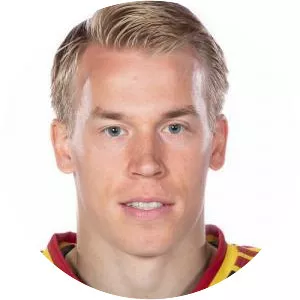 Tomi Sallinen - Ice hockey center