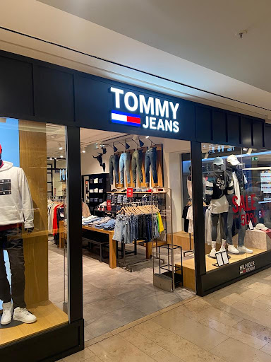 Tommy Jeans Innsbruck DEZ - Clothes and fabric manufacturer in Innsbruck, Austria