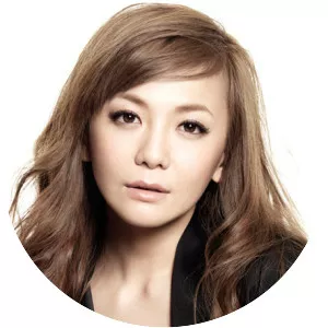 Tomomi Kahara - Japanese singer