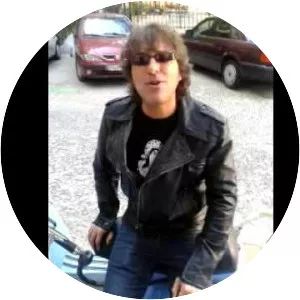 Toni Menguiano - Musician