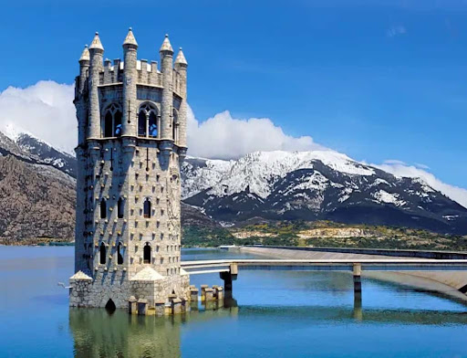 Torre del embalse de Santillana - Historical landmark in Spain