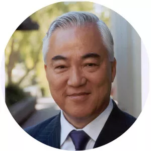 Toshio Nishi - Political scientist