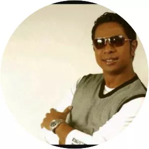 Tovo J'hay - Musical artist