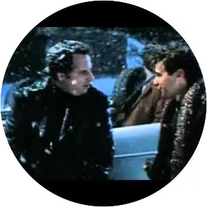 Trapped in Paradise - 1994 ‧ Romance/Adventure ‧ 1h 51m