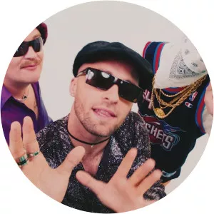 Trei Degete - Musical group