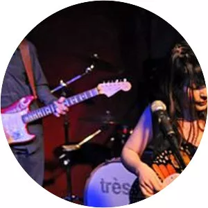 très. b - Rock band