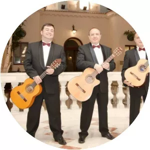 Trío romántico - Musical group