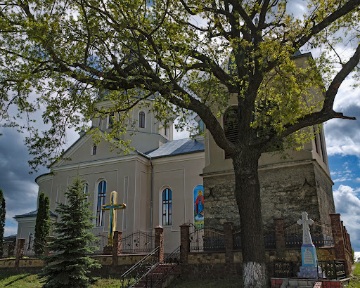 Tserkva Svyatykh Velykomuchenykiv I Bezsribnykiv Kosmy I Damiana - Orthodox church in Shman'kivtsi, Ukraine