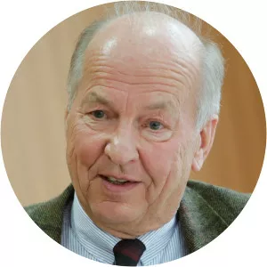 U.R. Fölsch - Physician