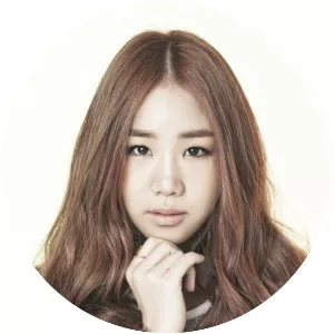 U Sung-eun - South Korean singer