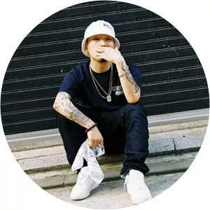 Ugly Duck  - South Korean singer