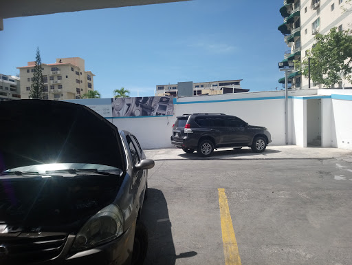 Ultimate Auto Detailing - Car wash in Santo Domingo, Dominican Republic