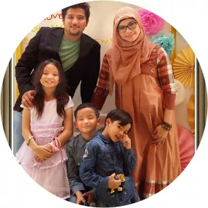 Umi Arimbi Khallistasani photograph