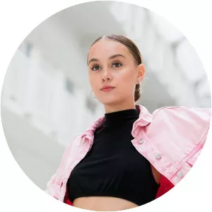 Una Schram - Musical artist