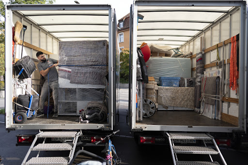 Up and Down Transport - Shipping company in Volketswil, Switzerland