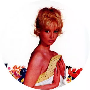 Upstairs and Downstairs - 1959 ‧ Farce/Comedy ‧ 1h 41m