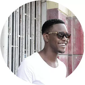 Url Isenia - Musical artist