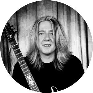 Valdi Moder - Musical artist