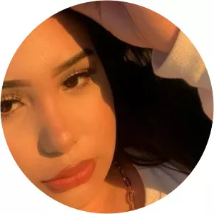 Valentina Elizalde - Singer