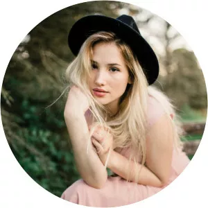 Valerie Dewie Lighthart - 