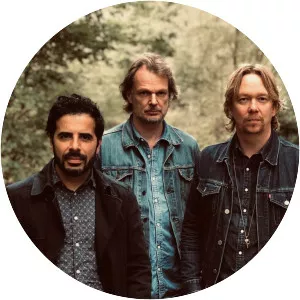 Van Dik Hout - Pop group