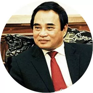 Van Huu Chien - Politician