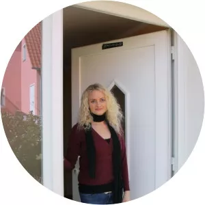 jennifer wolf veronika mauel - Author