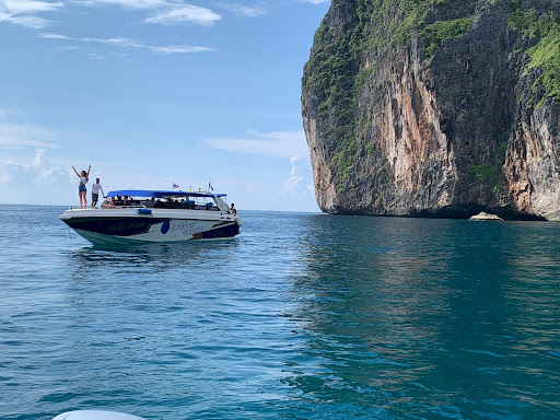 Viagens Low cost/ Voadora Travel - Travel agency in Porto, Portugal