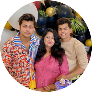Vibha Nigam - Internet personality ‧ Siddharth Nigam's mother