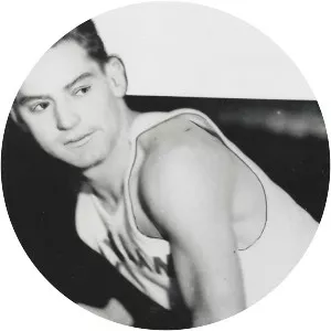 Vic Hanson - American football player