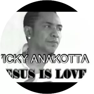 Vicky Anakotta - Singer