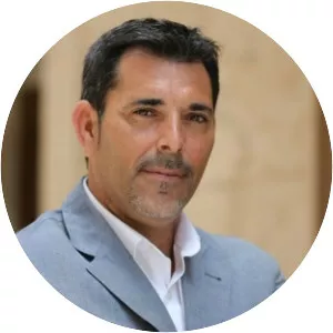 victor del árbol - Author