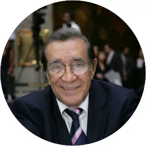 Víctor Flores Olea