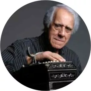 Víctor Lavallén Musician