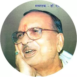 Vidya Niwas Mishra - Indian litterateur