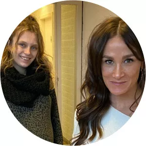 Vier Handen Op Eén Buik