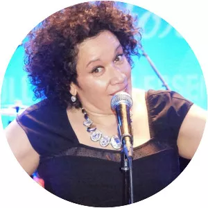 Vika Bull - Singer ‧ Linda Bull's sister