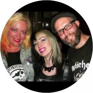 Viki Vortex and the Cumshots