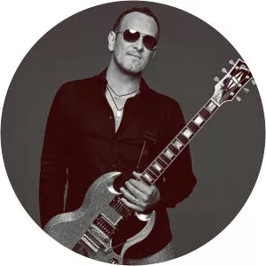 Vivian Campbell - Guitarist