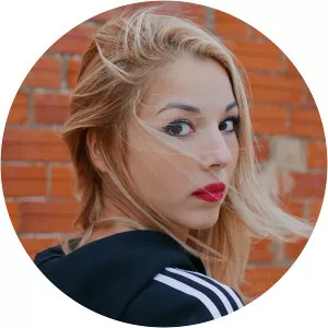 Viviana Casanova - Musical artist