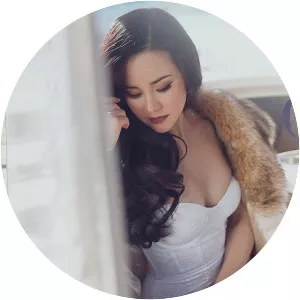 Vy Oanh - Singer