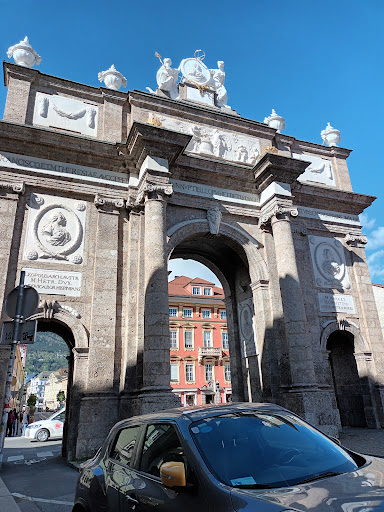Wattens Hauptplatz/B171 - Bus stop in Wattens, Austria