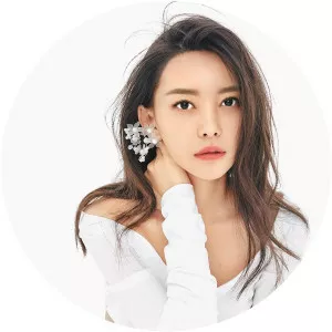 Wenwen Yu - Chinese-Canadian singer