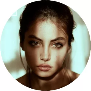 why mona - Musical artist