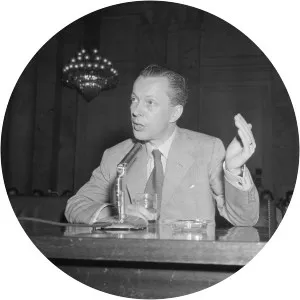 Winston Burdett - American broadcaster