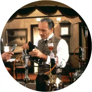 Without a Clue - 1988 ‧ Mystery/Farce ‧ 1h 47m