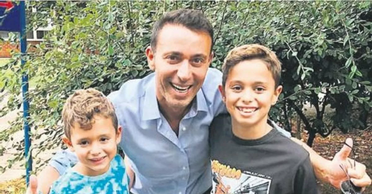 Yaman Sandal photograph