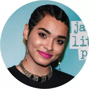 Yana Perrault - Singer